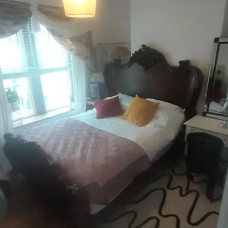 Daire Vibrant & Eclectic 3 Bedroom Flat - Bedminster Bristol! Bristol