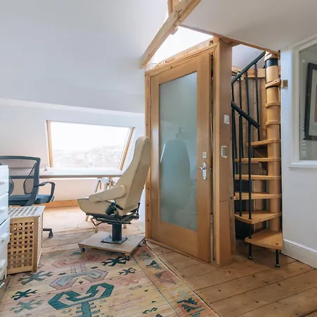 Vibrant & Eclectic 3 Bedroom Flat - Bedminster Bristol! * Bristol